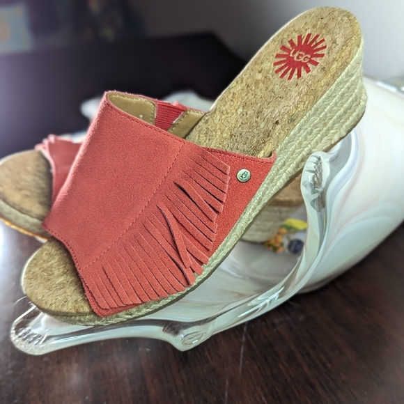 UGG Red Suede Wedge open toe Size 5 - Picture 6 of 10